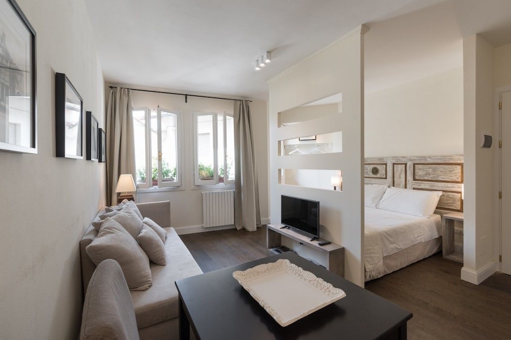 Suite & View — 4-Star Luxury Hotel in Florence, Italy