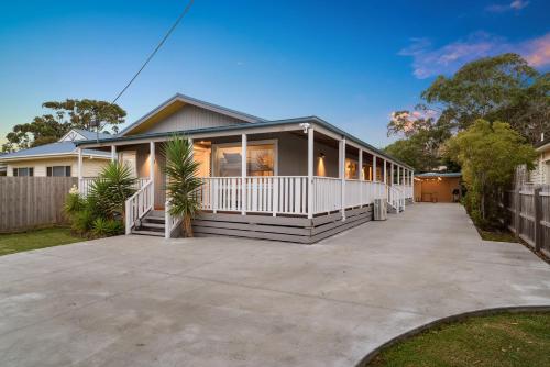 Retreat on Red Rocks in Cowes, Australia