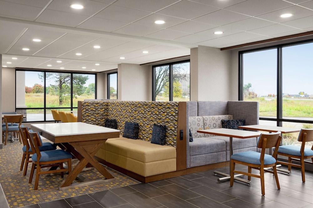 Hampton Inn Kansas City Airport - photo 26