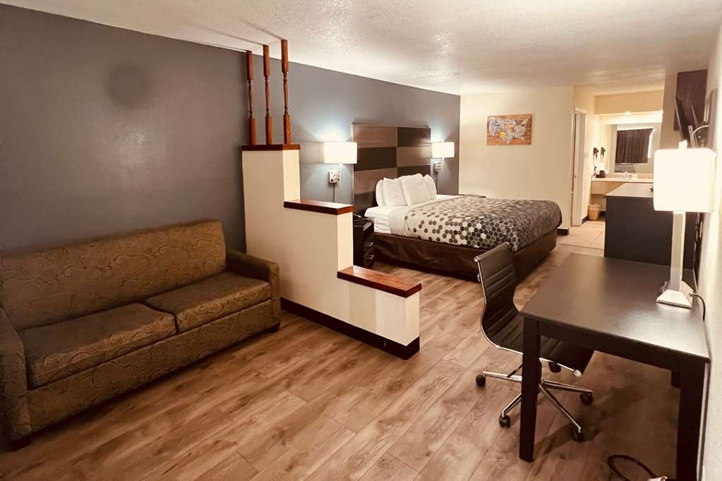 Econo Lodge Inn & Suites Downtown San Antonio - photo 13