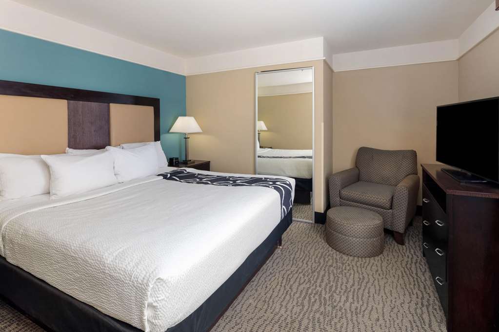 La Quinta Inn & Suites by Wyndham Savannah Airport Pooler - photo 22