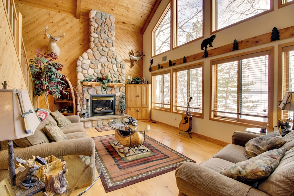 Waubun Lake Cabin with Private Dock and Fire Pit — 4-Star Luxury Hotel in Waupun, United States