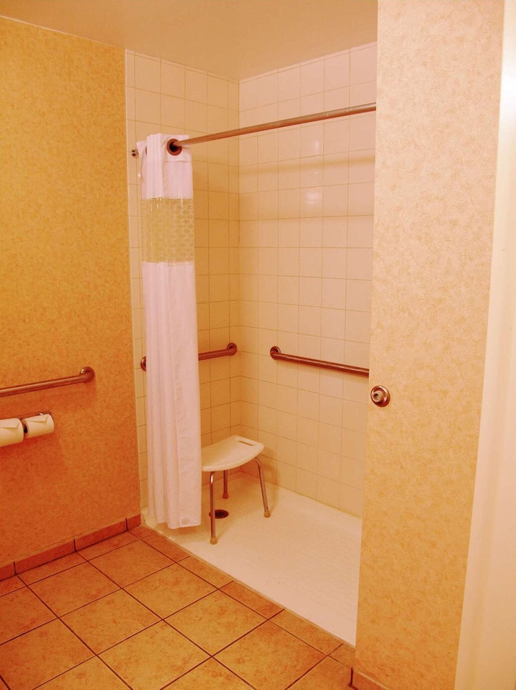 Hampton Inn Canton - photo 33