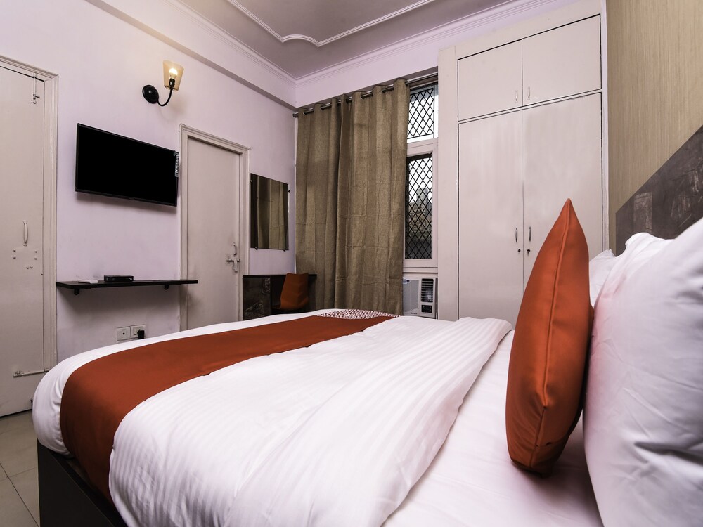 Oyo 15539 City Hut - last minute hotel in Noida