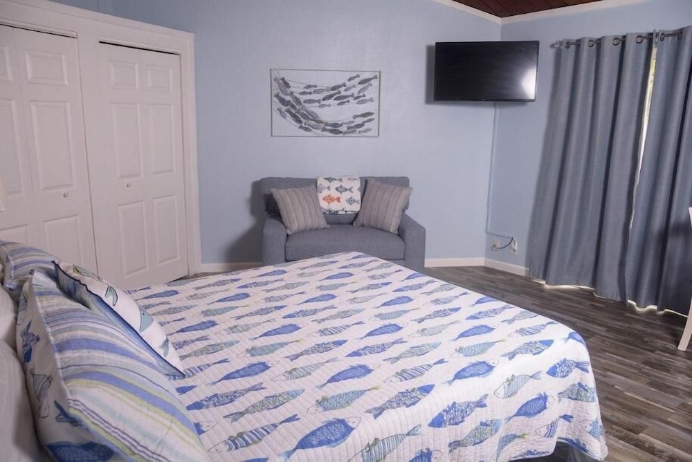 Kon Tiki Inn - photo 14