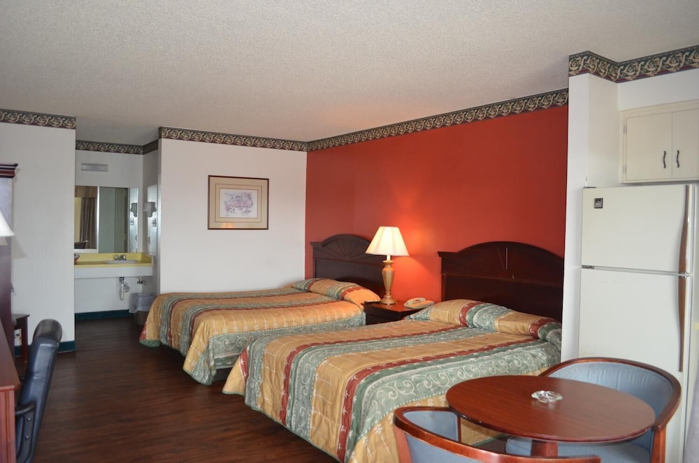 Granbury Inn & Suites - photo 8