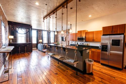 The Two Story Loft — 4-Star Luxury Hotel in Springfield, United States