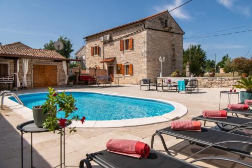Villa Smolica — 4-Star Luxury Hotel in Barban, Croatia