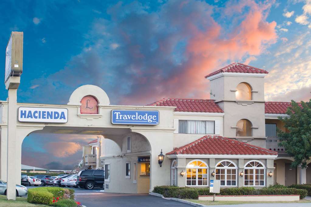 Travelodge by Wyndham Costa Mesa Newport Beach Hacienda - photo 2