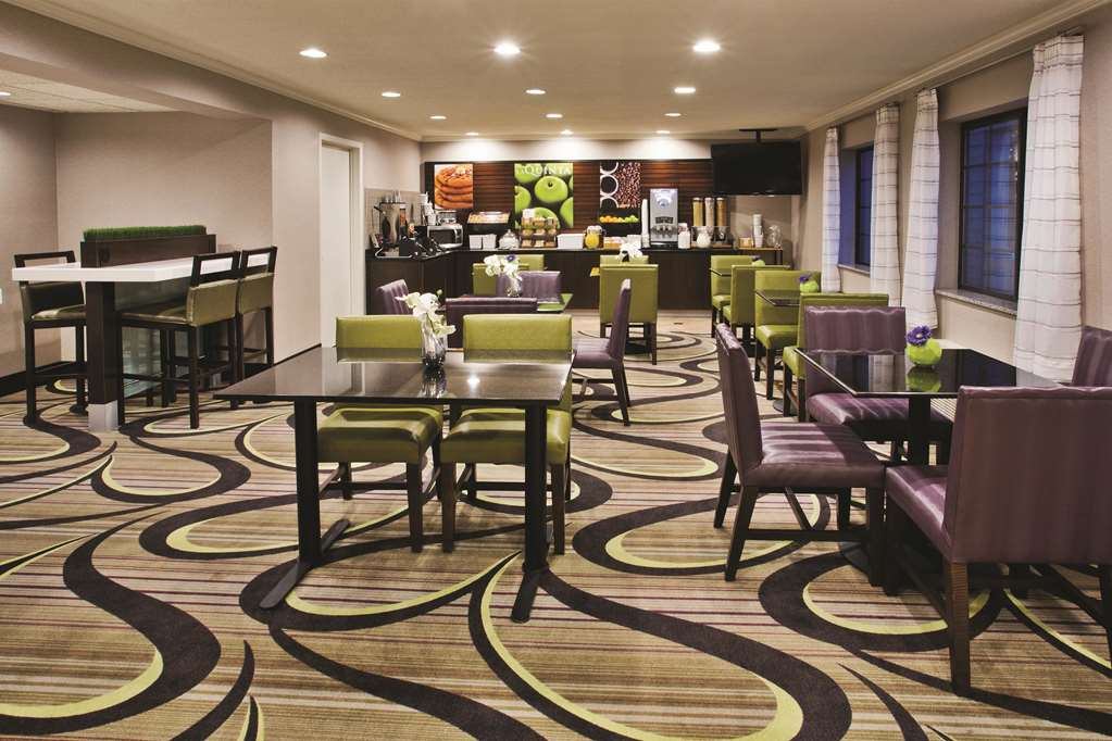 La Quinta Inn & Suites by Wyndham Milwaukee Delafield - photo 31