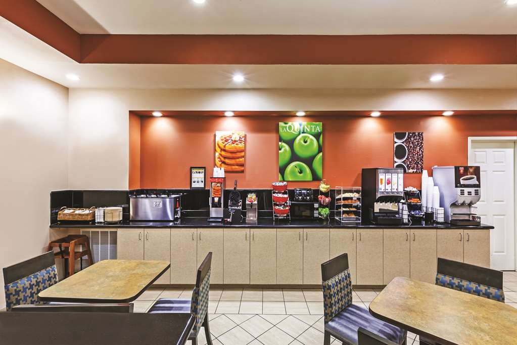 La Quinta Inn & Suites by Wyndham Granbury - photo 29