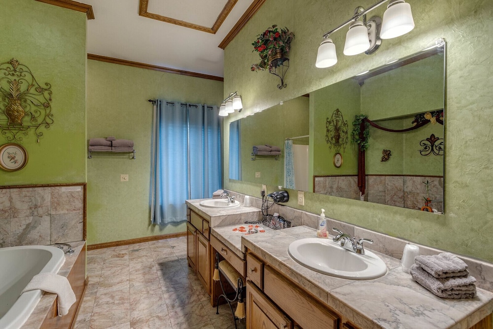 The Whispering Pines Inn Bed & Breakfast - photo 38