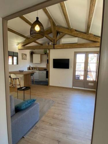 Le Petit Loft Des Halles in Beziers, France