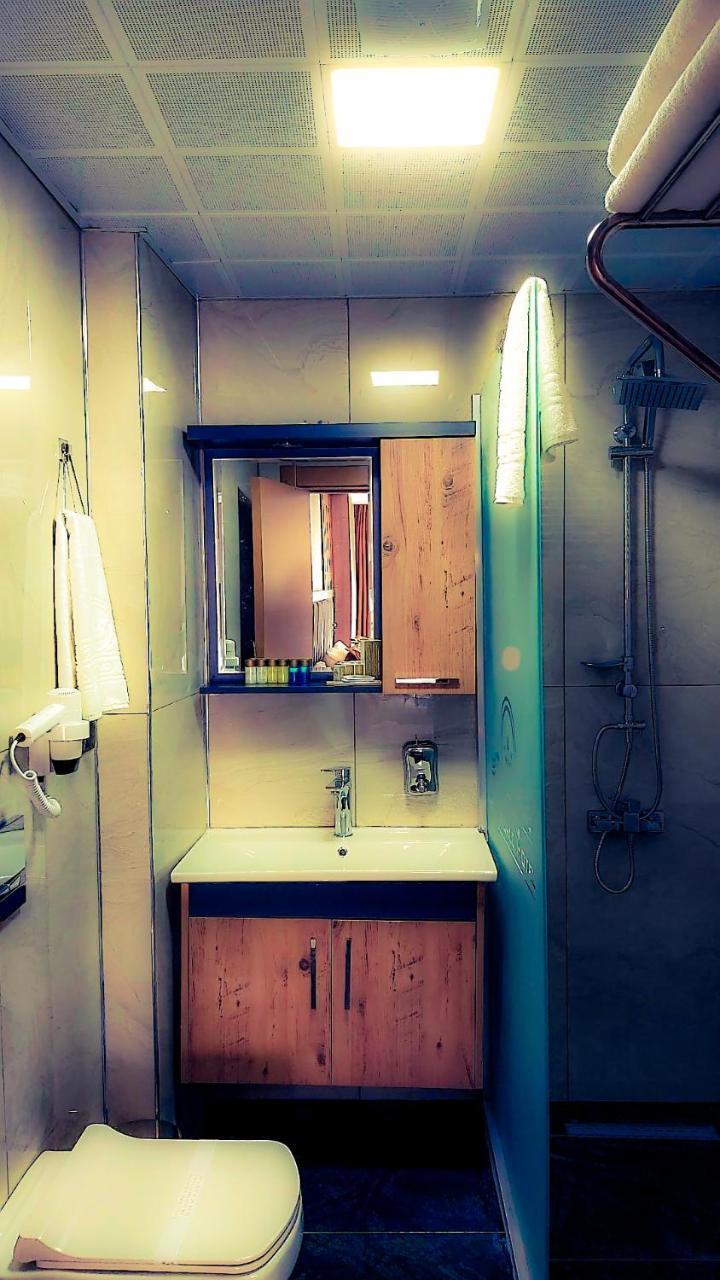 Rua World Hotel — Van — photo 3
