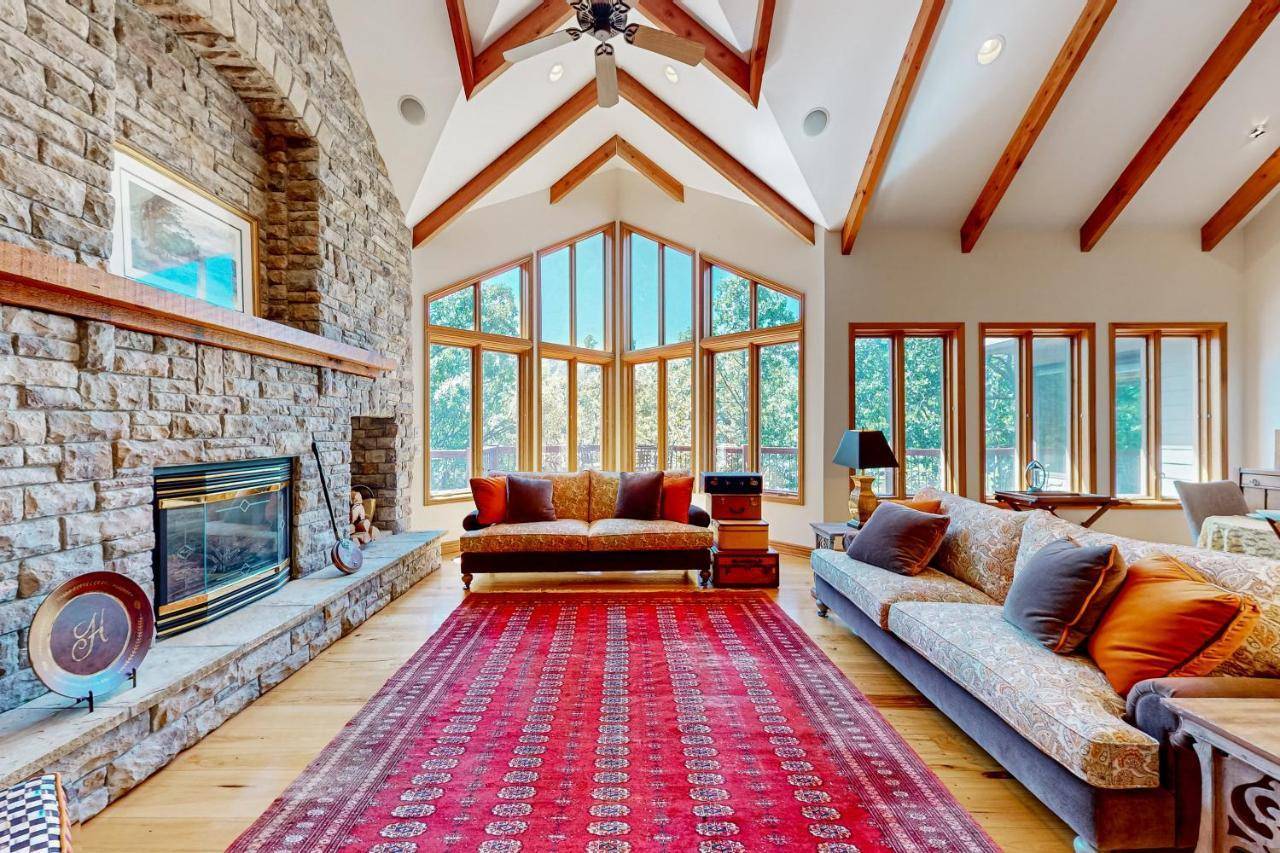 Hawk Cove Manor in Eureka Springs, United States