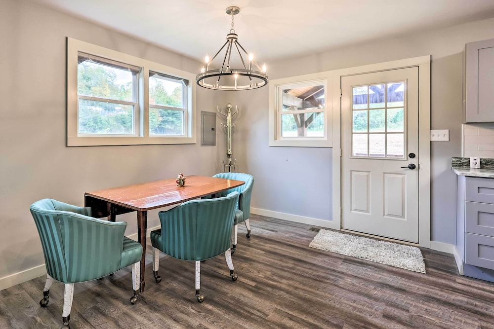 Newland Retreat w Creek Near Hiking Wineries — hotel in Newland