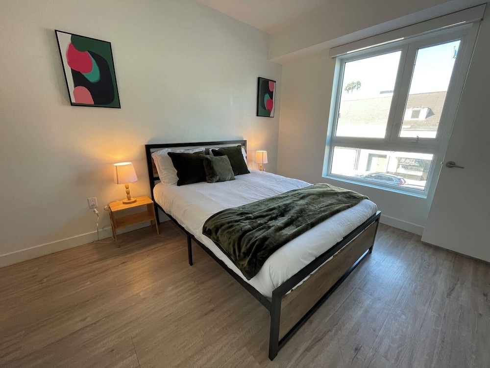 Modern Retreat in Koreatown - photo 6