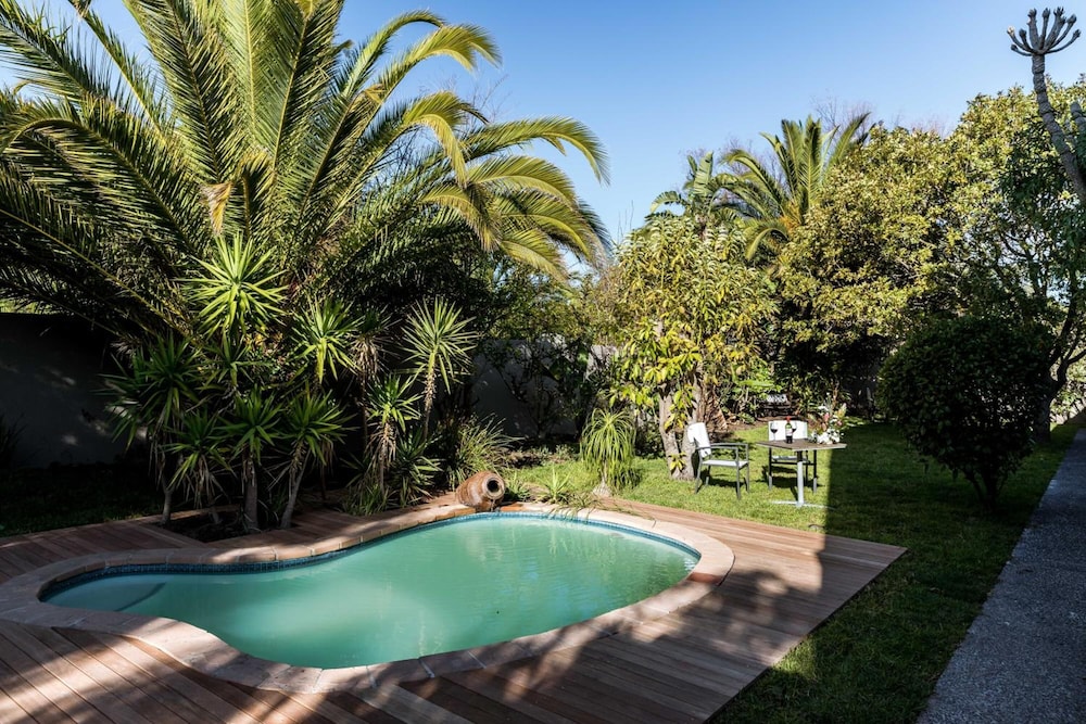 Le Petit Chateau - last minute hotel in Cape Town