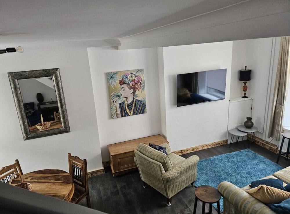 Jubilee Jewel a Treasure in The Queen of Valleys — hotel in Aberdare