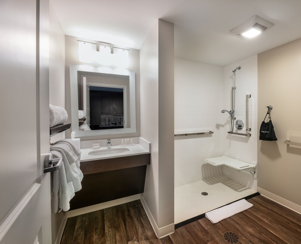 TownePlace Suites by Marriott Milwaukee Oak Creek - photo 26