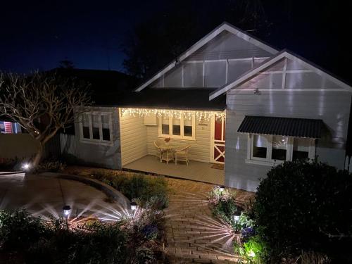 Kurrajong Holiday House 1 Bedroom apartment — 4-Star Luxury Hotel in Kurrajong Heights, Australia