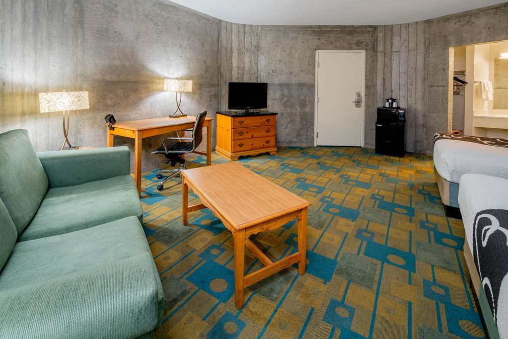 La Quinta Inn & Suites by Wyndham Irvine Spectrum - photo 23