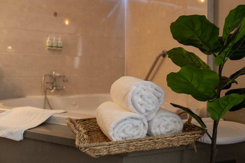 GreenTree Inn & Suites Alhambra - photo 60