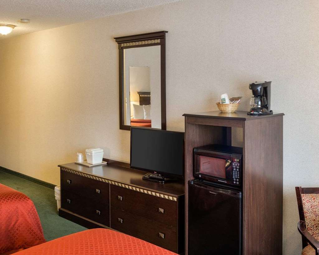 Quality Inn near Northtown Mall & National Sports Center - photo 7