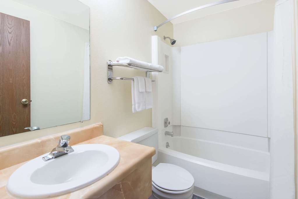 Super 8 by Wyndham Buffalo - photo 9
