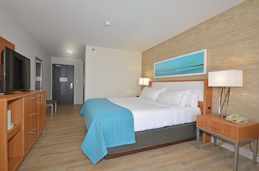 Holiday Inn Express & Suites Farmington by IHG - photo 5