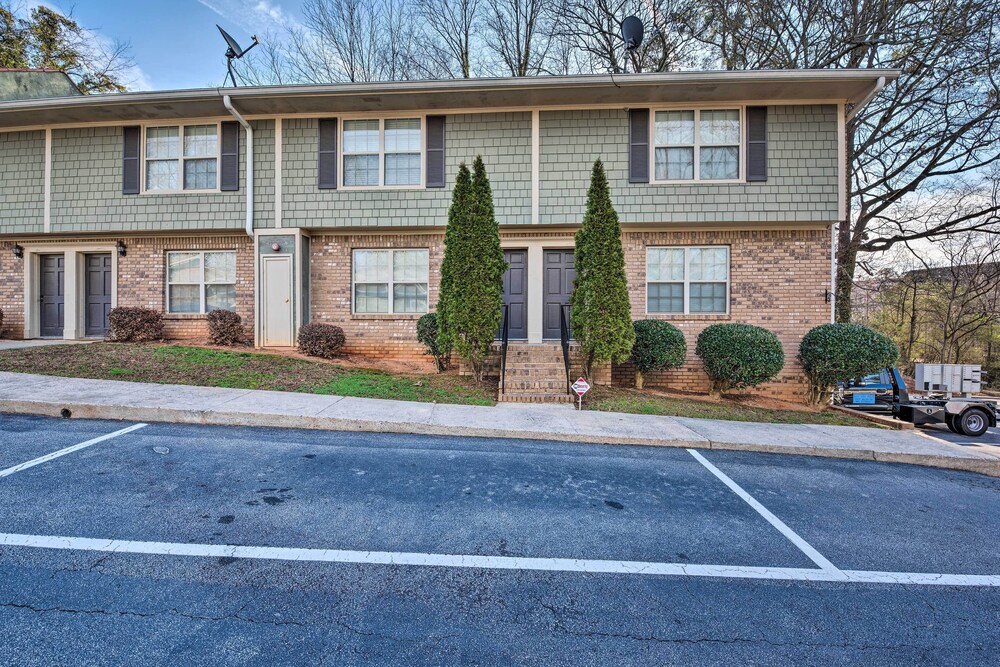 Smyrna Vacation Rental 2 Mi to The Battery — 4-Star Luxury Hotel in Smyrna, United States