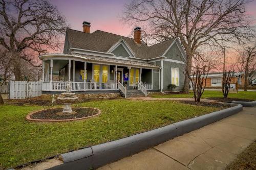 The Gallery House Boutique Hotel — Stephenville