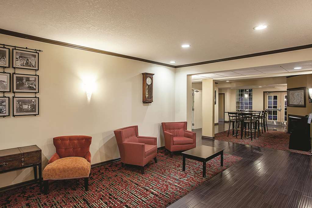 La Quinta Inn & Suites by Wyndham Davis - photo 7