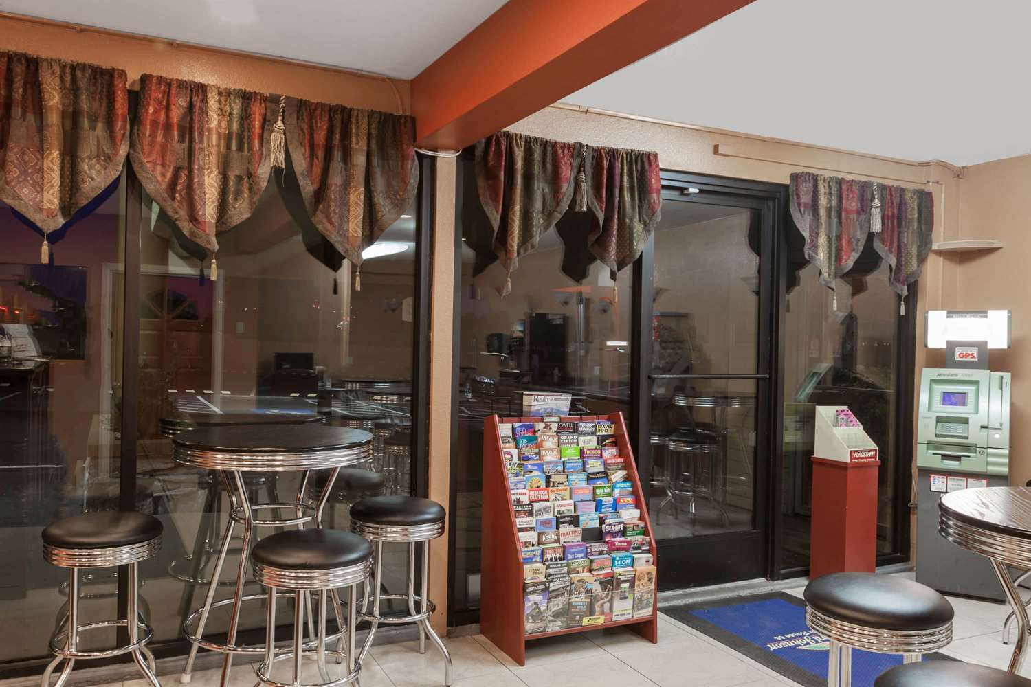 Howard Johnson by Wyndham Flagstaff - photo 8
