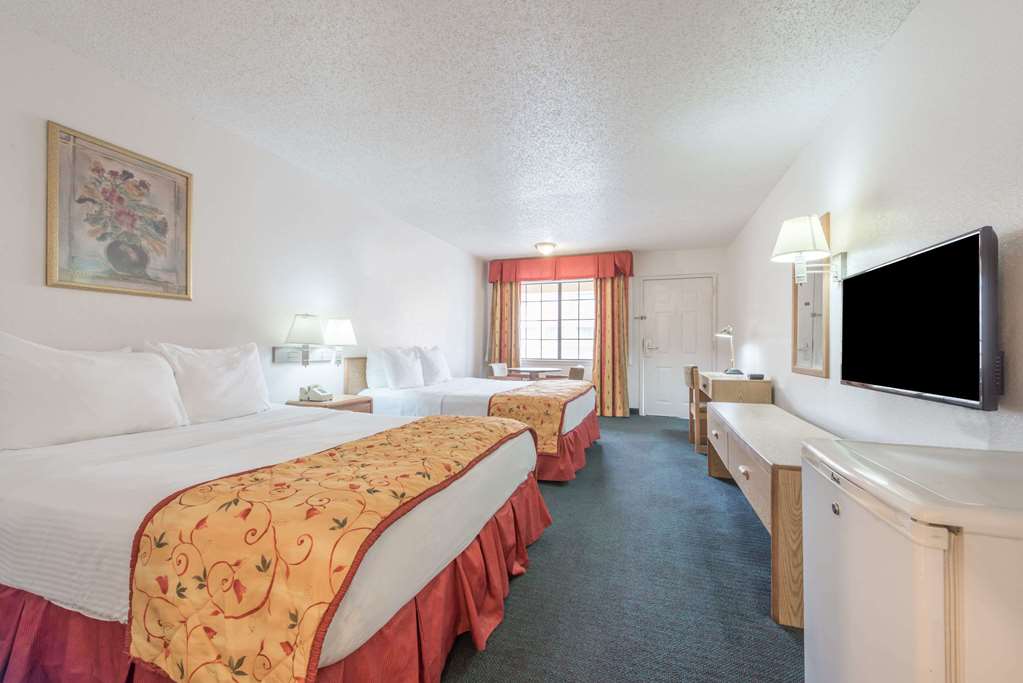Days Inn by Wyndham Waco Near Downtown University - photo 15