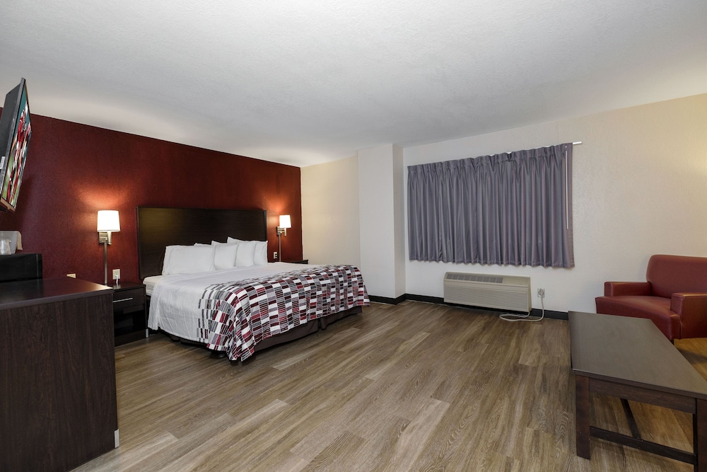 Red Roof Inn Holton - photo 4