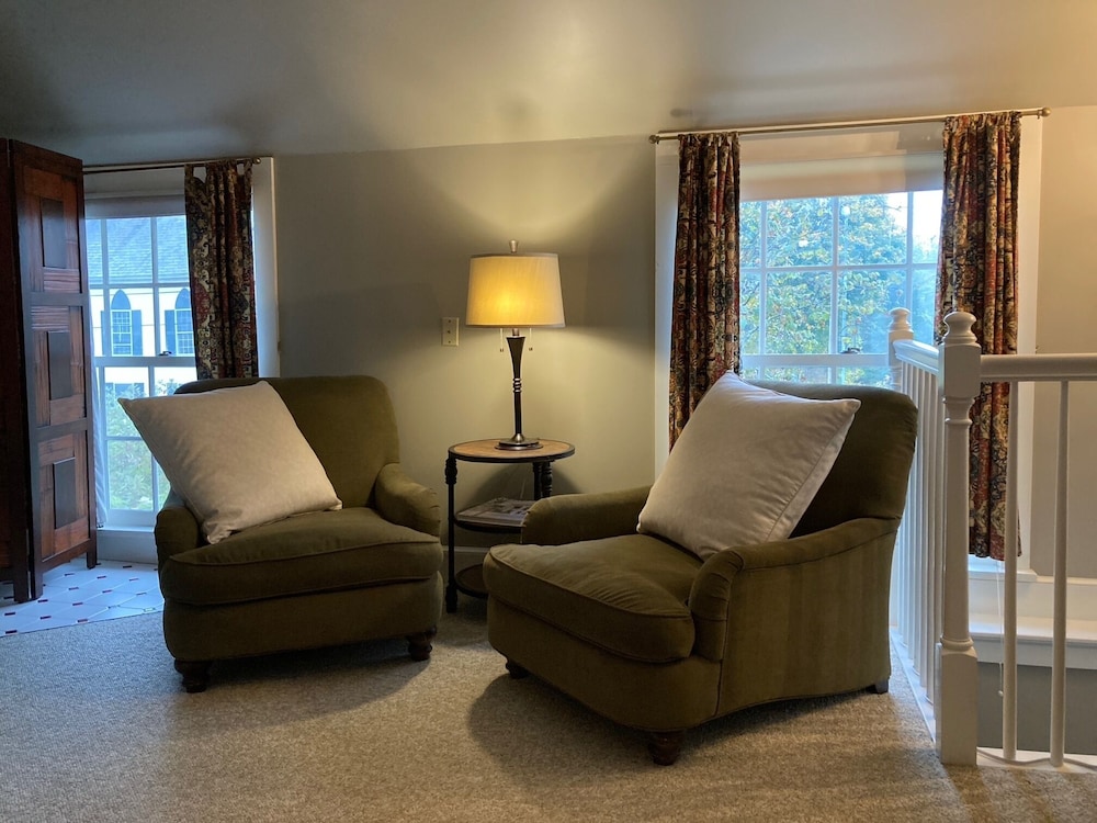 Four Columns Inn - photo 37
