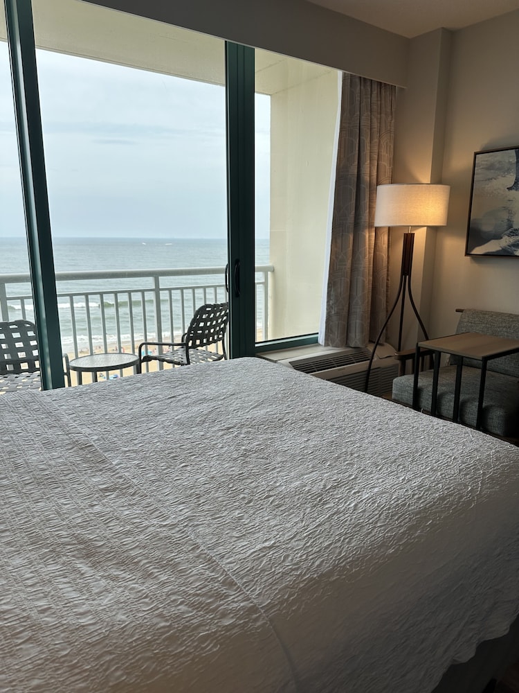 Hampton Inn Virginia Beach Oceanfront South - photo 35