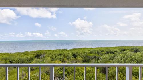 Key Largo Captains Quarters Ocean Pointe 4405 in Key Largo, United States