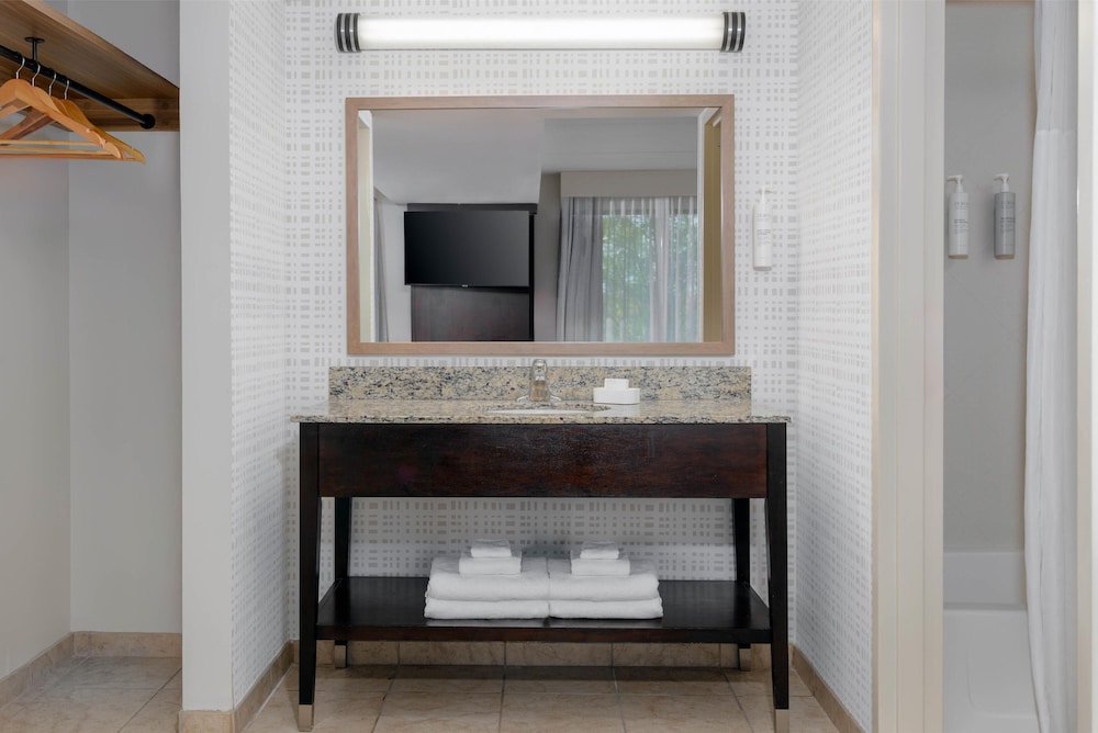 Hampton Inn & Suites Pensacola Gulf Breeze - photo 19