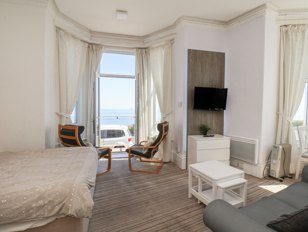 2 Beach View Beaconsfield House — 4-Star Luxury Hotel in Bridlington, United Kingdom