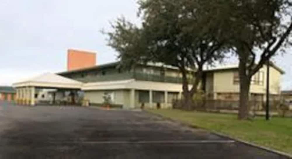 Econo Lodge Inn & Suites Abilene East District - photo 27