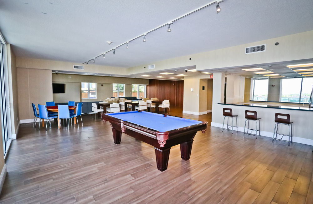 One Broadway Luxury Suites Downtown - photo 7