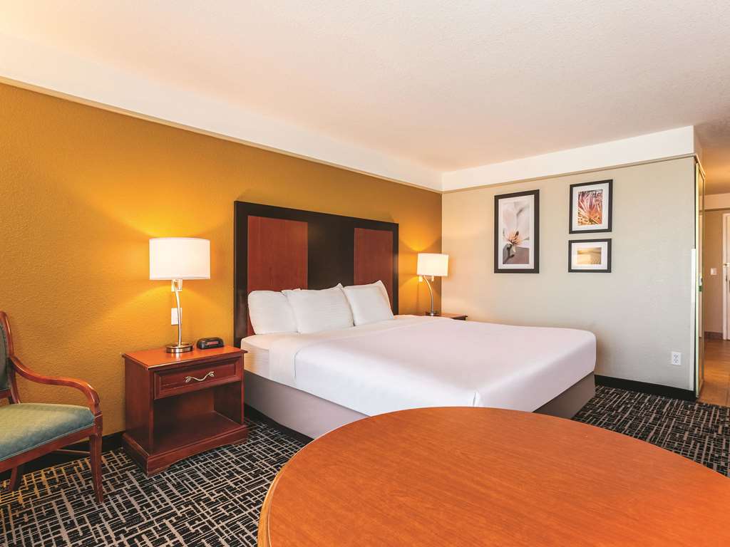 La Quinta Inn & Suites by Wyndham Deming - photo 16