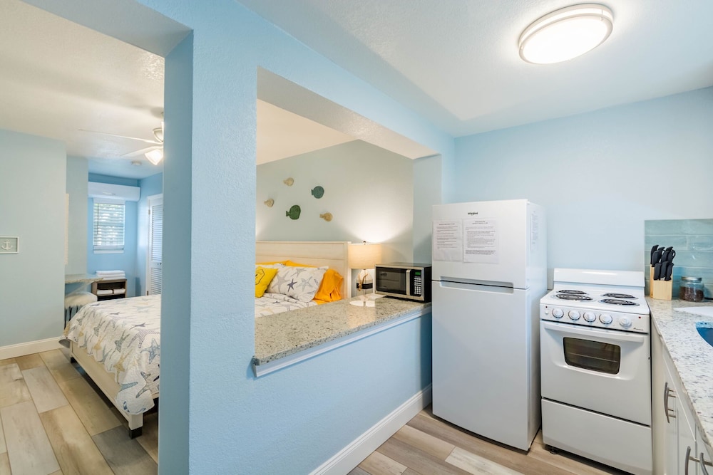 Upham Beach Inn - photo 10