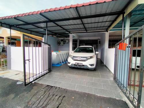 Kak Zai Homestay Port Dickson Teluk Kemang with Private Pool — 4-Star Luxury Hotel in Port Dickson, Malaysia