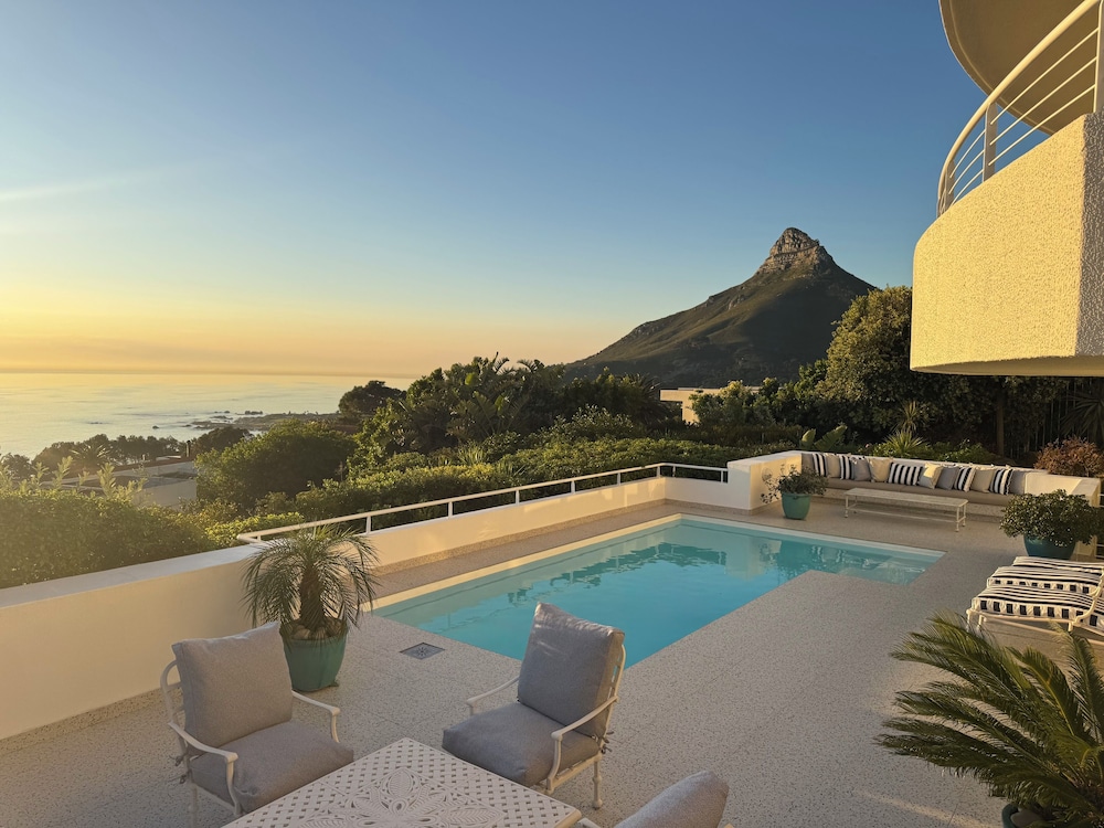 Bay Reflections Luxury Serviced Apartments — 5-Star Luxury Hotel in Cape Town, South Africa