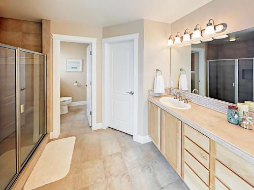 Bush Point Bliss — 4-Star Luxury Hotel in Freeland, United States