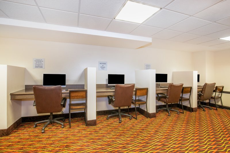 Holiday Inn Express in Hoge Hall On Ft. Leavenworth. - photo 8