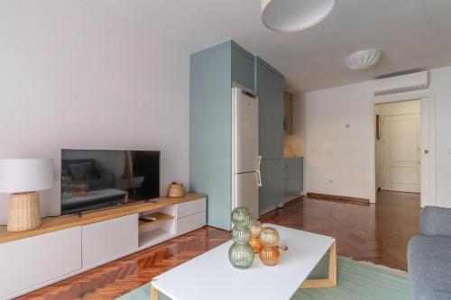 Brigth Stylish Studio Gran Via - last minute hotel in Madrid